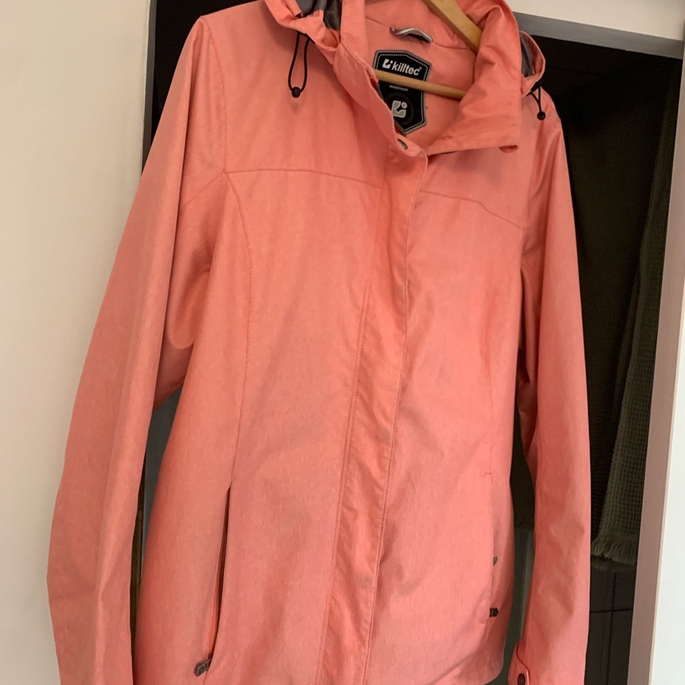 Pink Ski & Snow Jacket with Hood and Water-Resistant Finish